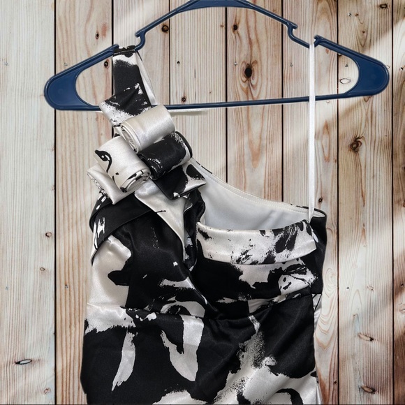 Blondie Nites Black and White Satin One Shoulder Formal Gown. Size 3 - Picture 3 of 12